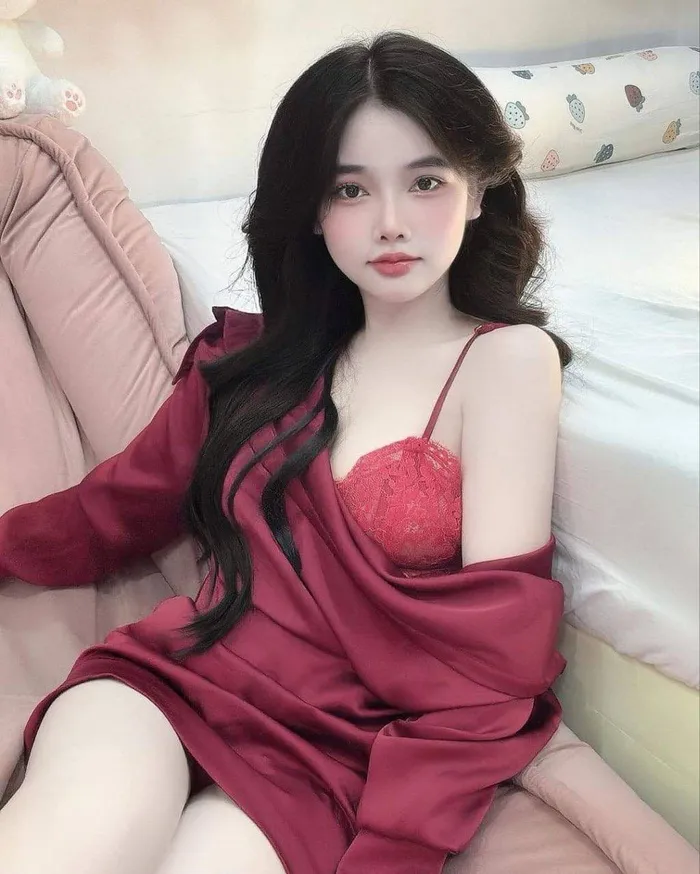 Thiên thần tóc trắng cosplay Squid Game